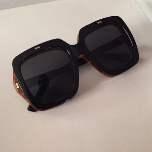 Last pair! Retro square frame flip up sunglasses